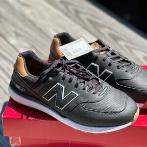 *NIB* New Balance 574 Greens v2 - Black / Gum